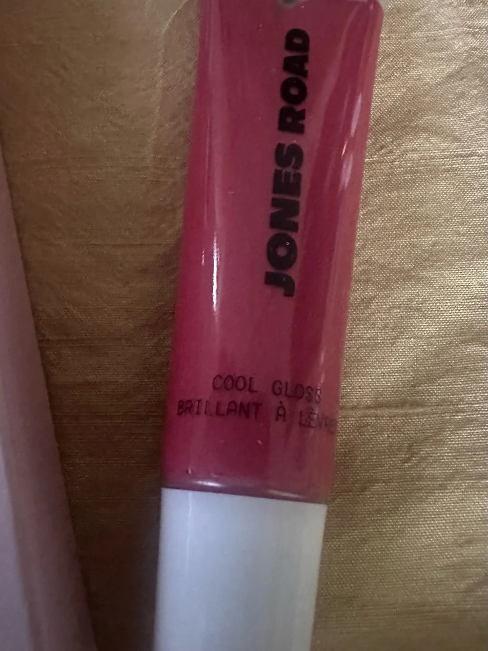 Jones Road lip gloss in pink - Idylle
